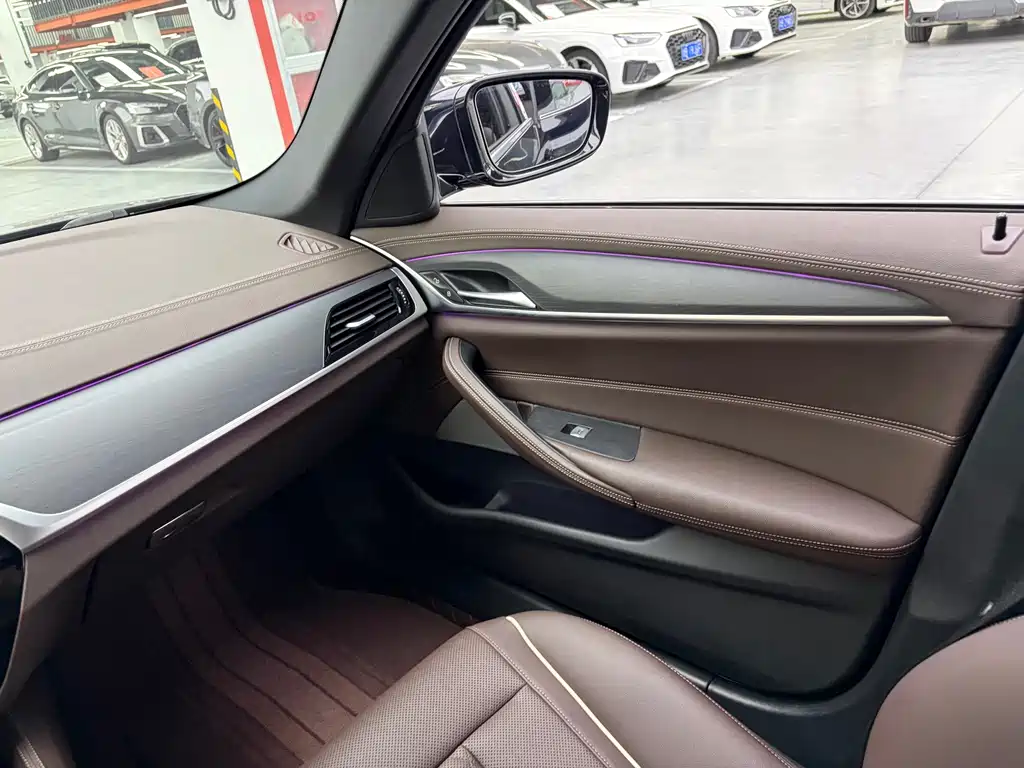 BMW 5 Series — миниатюра 7