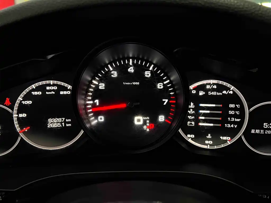 Porsche Cayenne — миниатюра 4