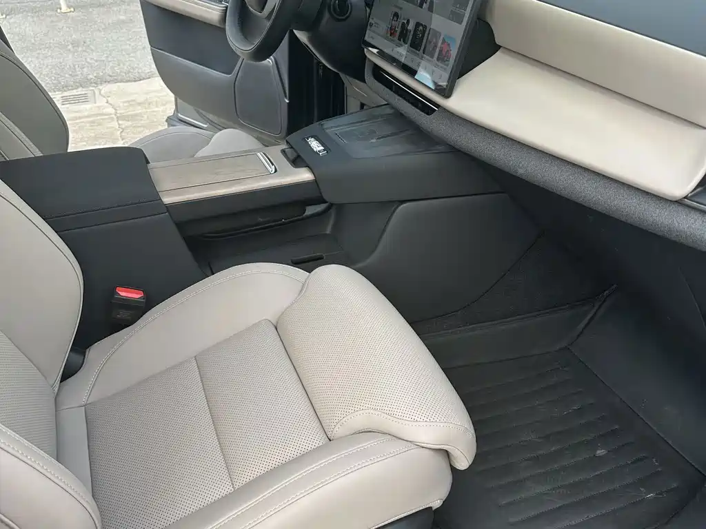 Volvo XC70 PHEV — миниатюра 9