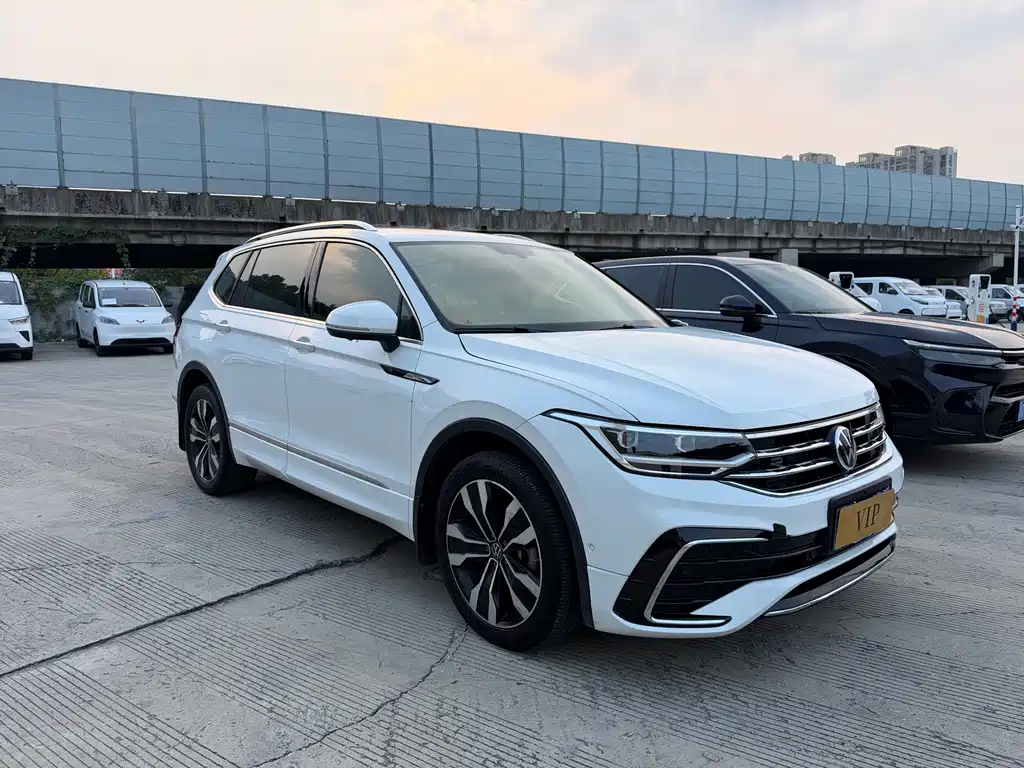 Volkswagen Tiguan L — миниатюра 3