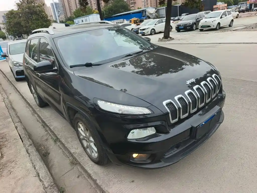 Jeep Cherokee — миниатюра 4