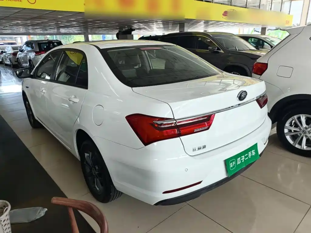 BYD Qin — миниатюра 5
