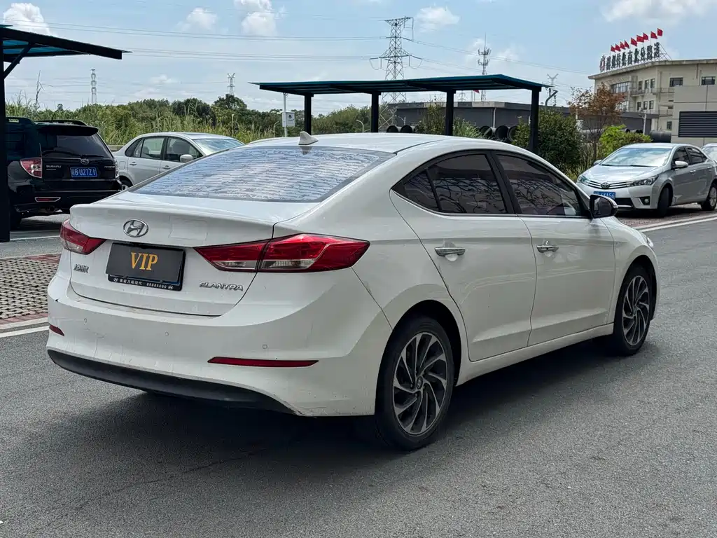 Hyundai Elantra — миниатюра 5