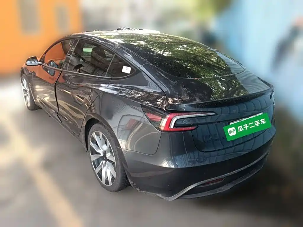Tesla Model 3 — миниатюра 4