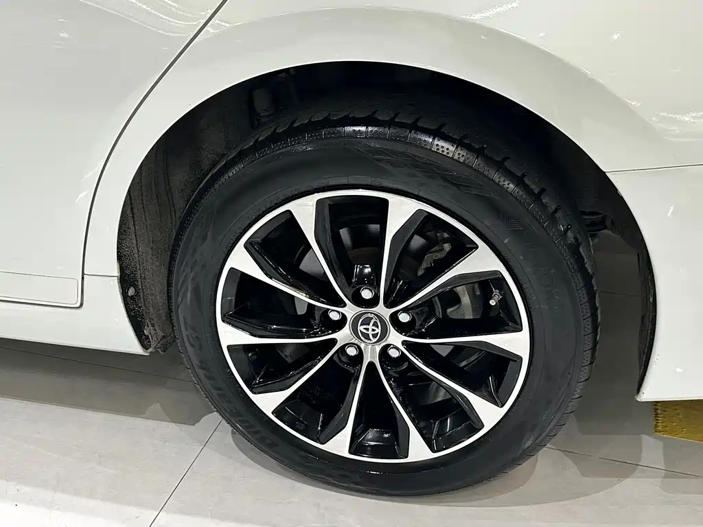 Toyota Avalon — миниатюра 8