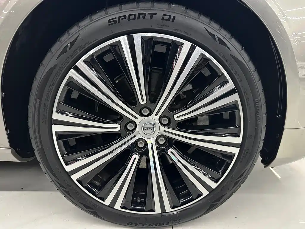 Volvo S90 — миниатюра 13