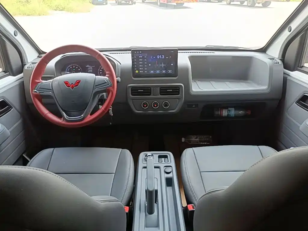 Wuling Yangguang — миниатюра 10