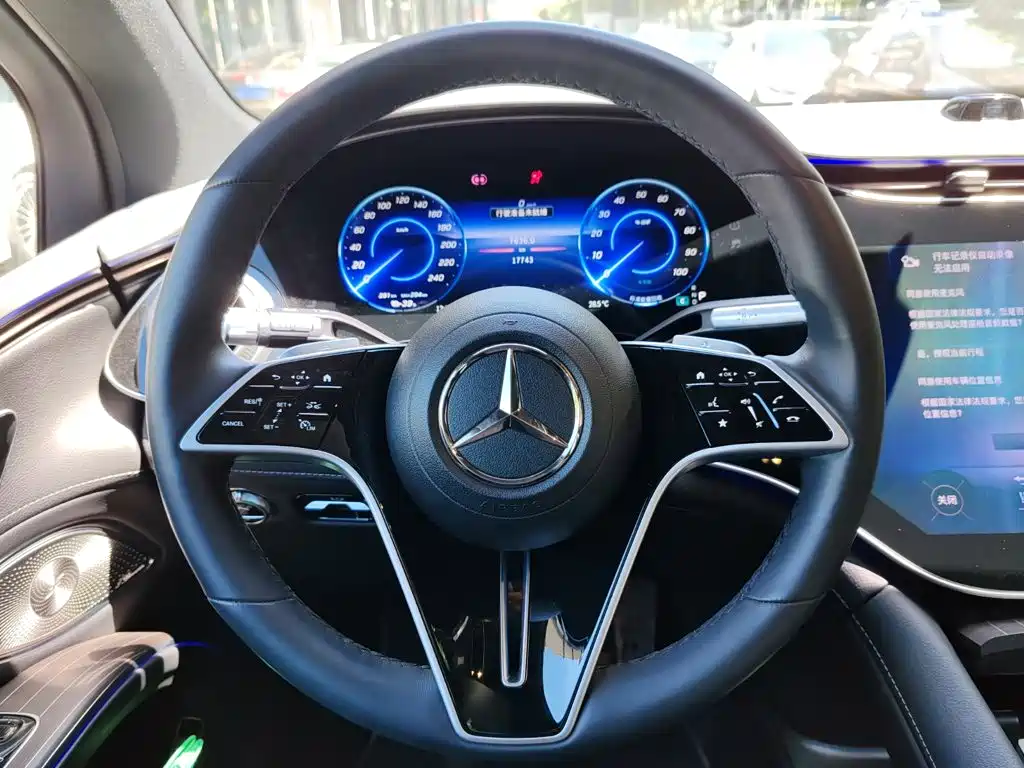 Mercedes-Benz EQS SUV — миниатюра 4