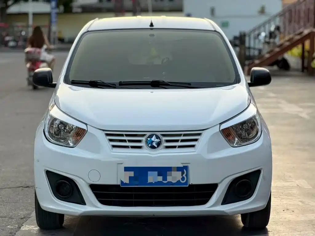 Venucia R30 1.2L Manual Premium Enjoy Edition, фото 2
