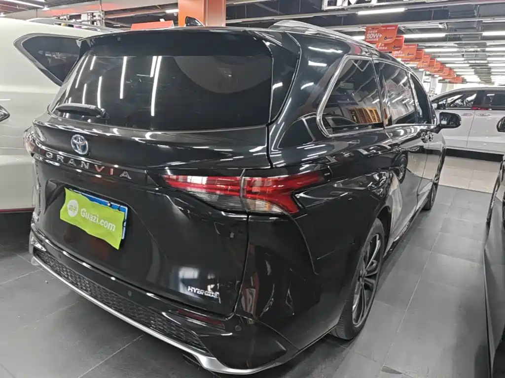 Toyota Granvia — миниатюра 7