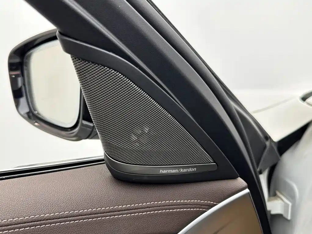 BMW 5 Series — миниатюра 15