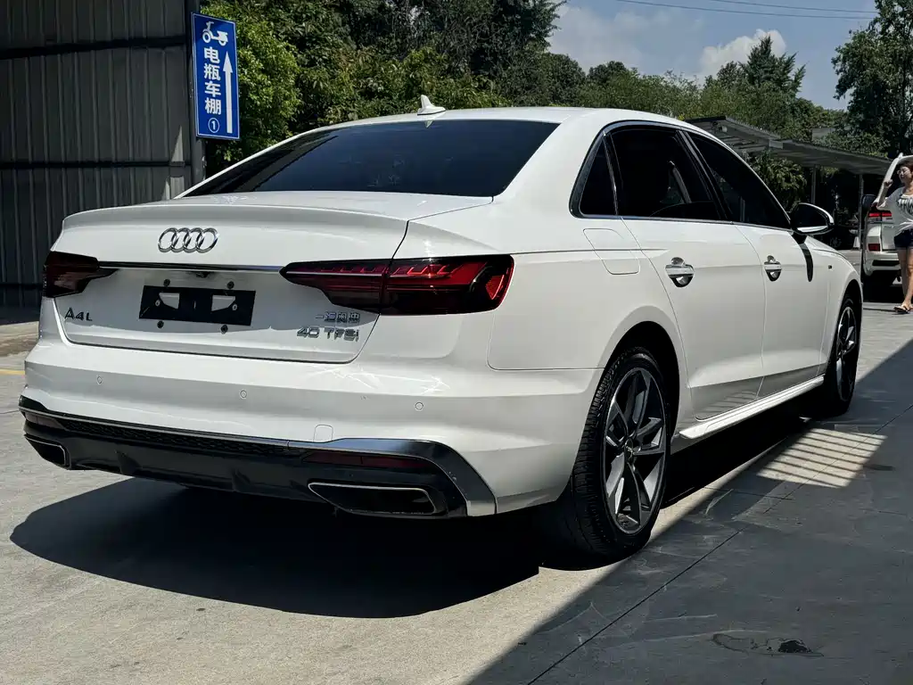 AUDI A4L