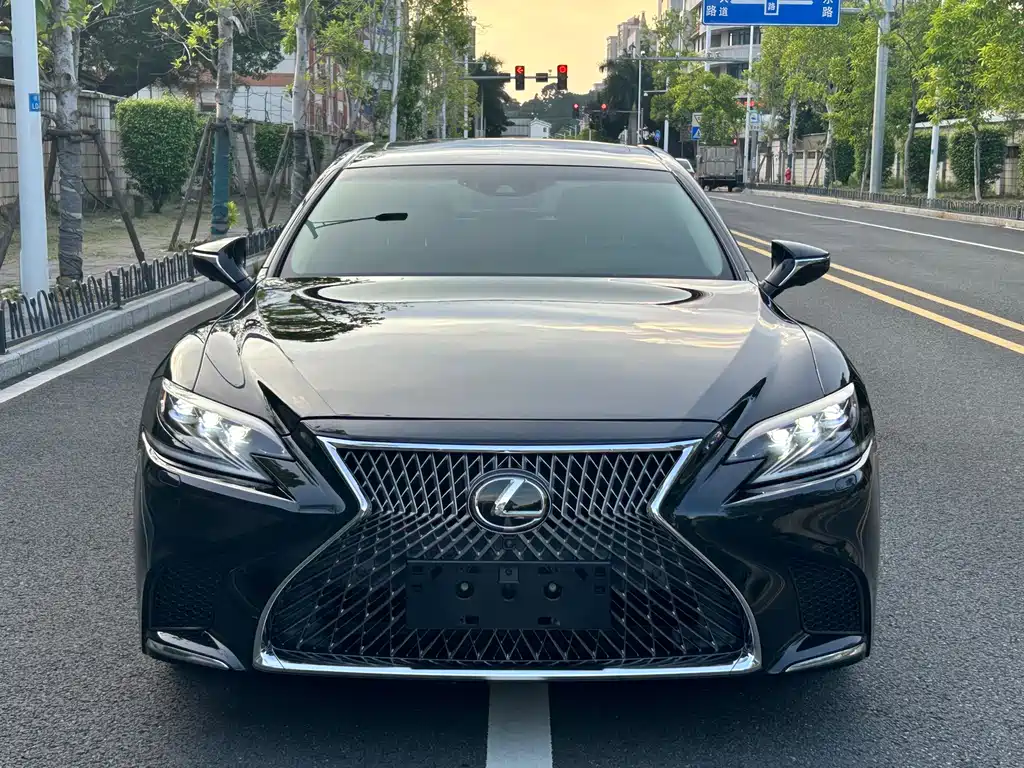 Lexus LS — миниатюра 2