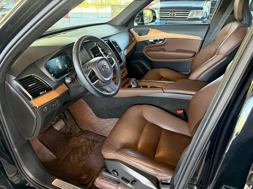 Volvo XC90 — миниатюра 6