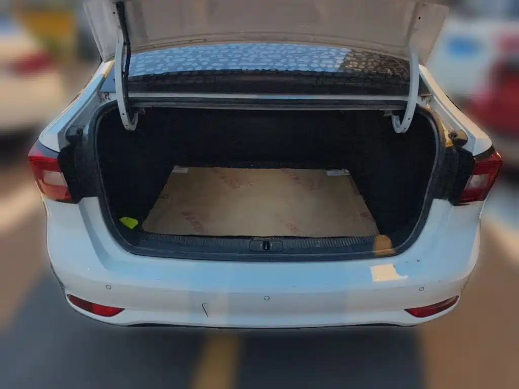 Roewe i5 — миниатюра 10