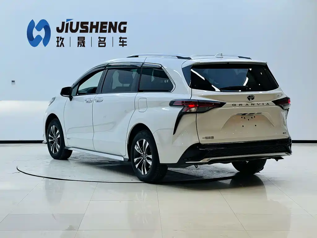 Toyota Granvia — миниатюра 4