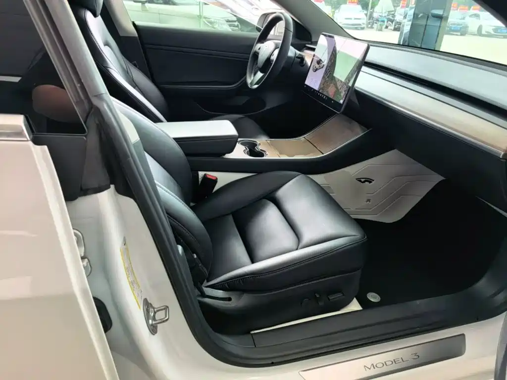 Tesla Model 3 — миниатюра 25