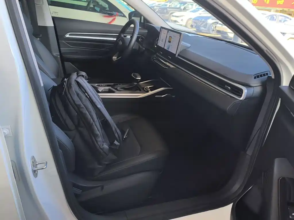 Geely Emgrand — миниатюра 25