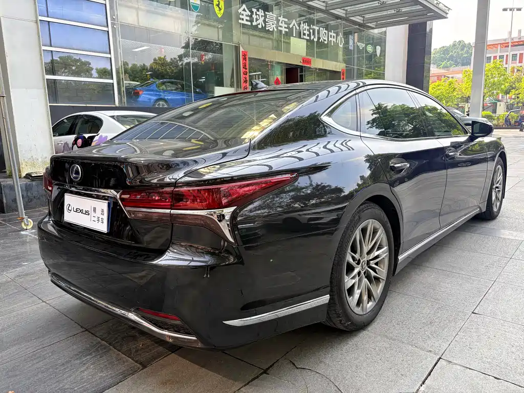 Lexus LS — миниатюра 8