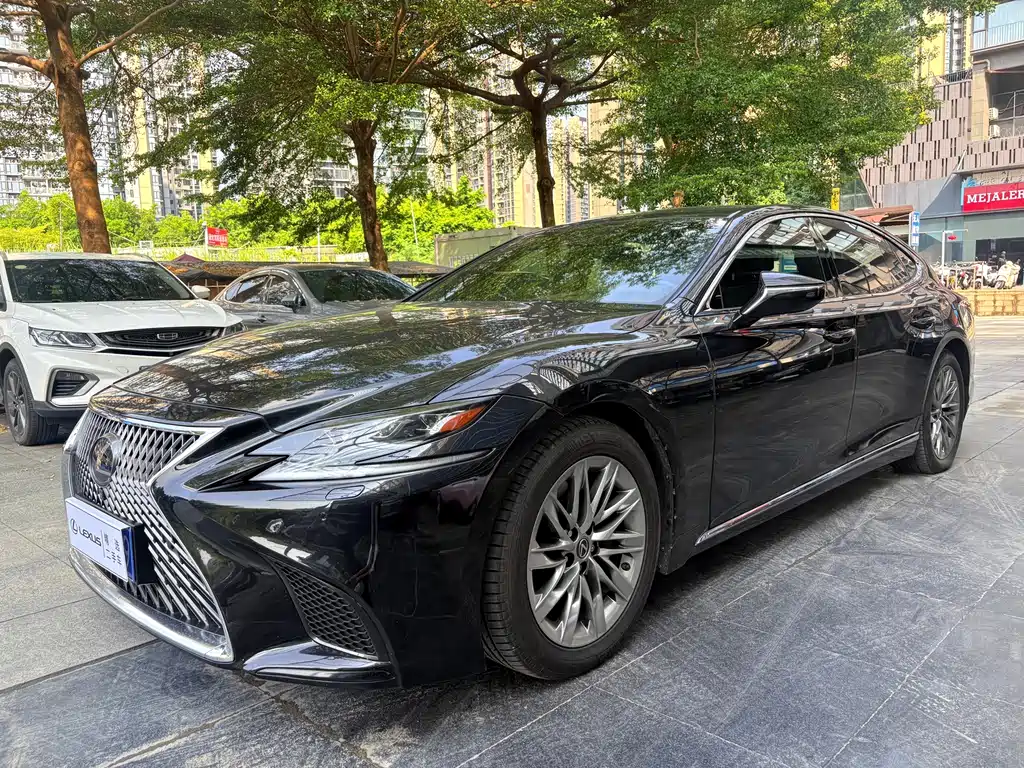 Lexus LS