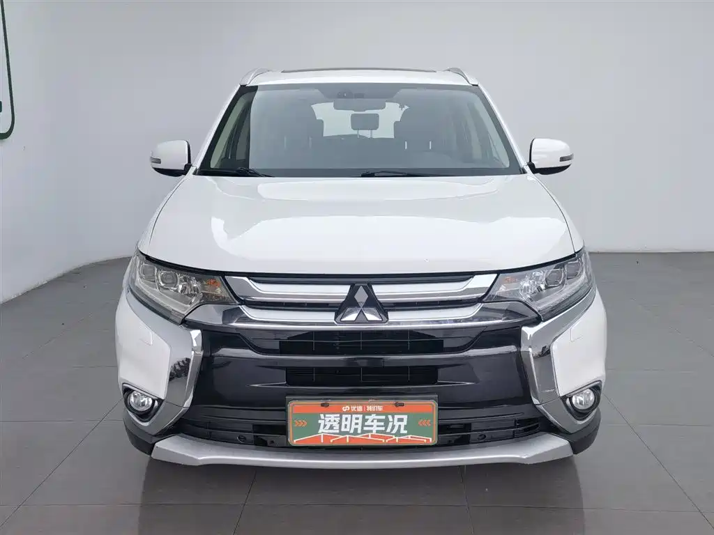 Mitsubishi Outlander 2016 2.4L Elite 5 мест