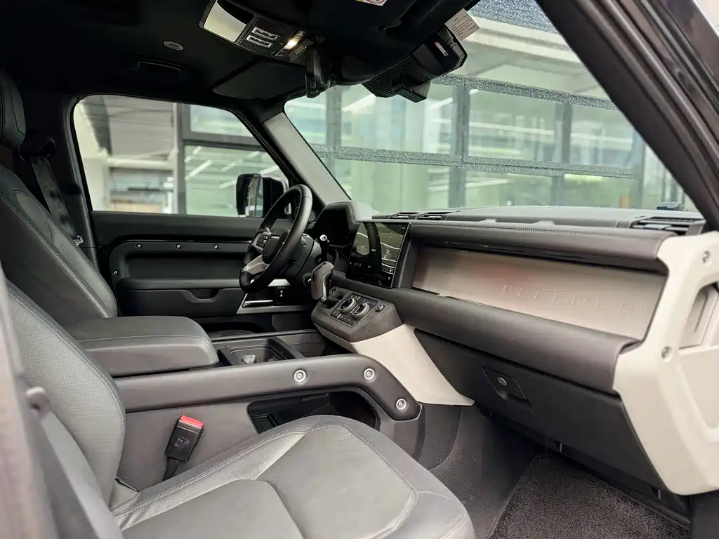 Land Rover Defender — миниатюра 6