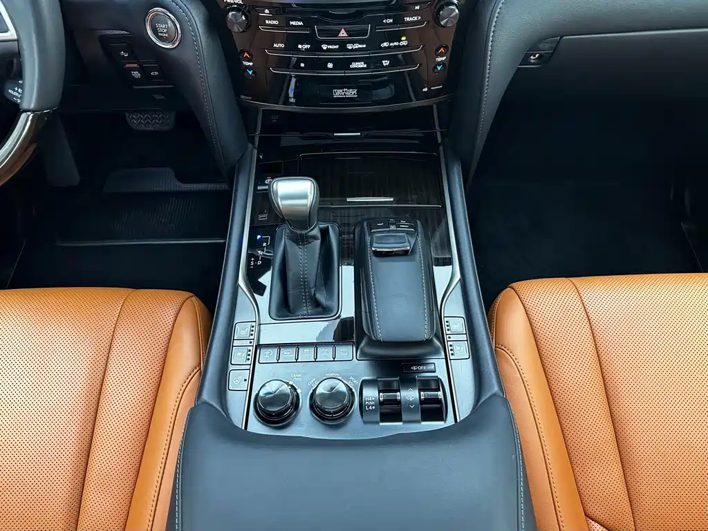 Lexus LX — миниатюра 17