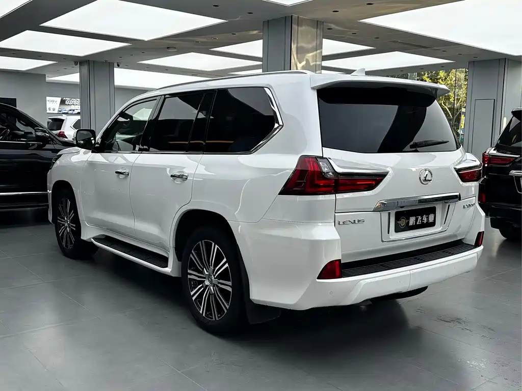 Lexus LX — миниатюра 21