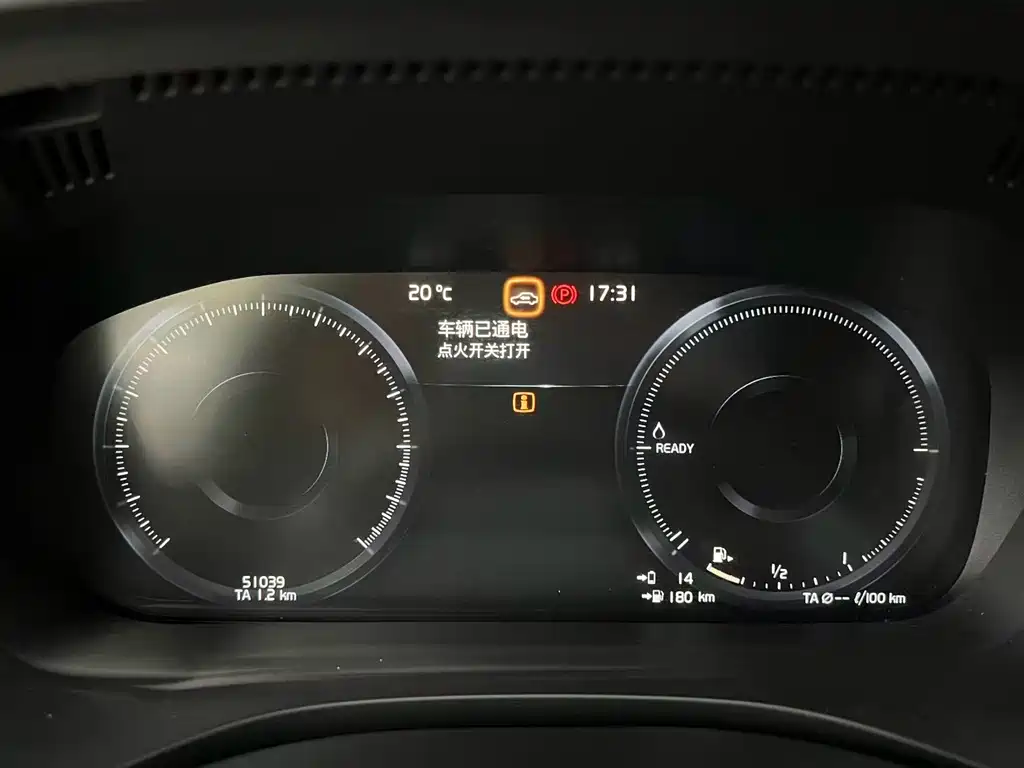 Volvo XC60 PHEV — миниатюра 13