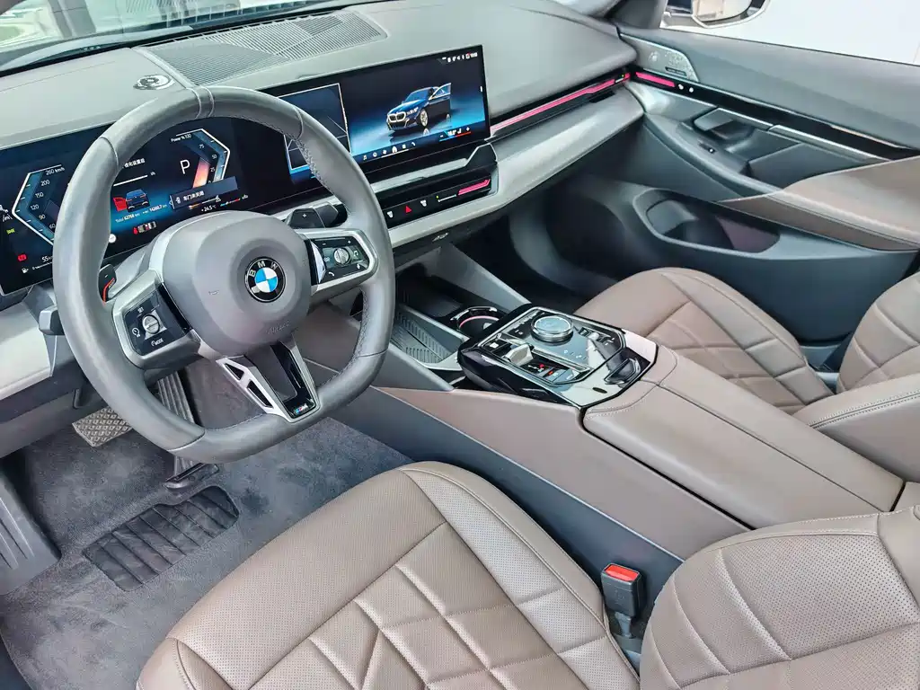 BMW 5 Series — миниатюра 12