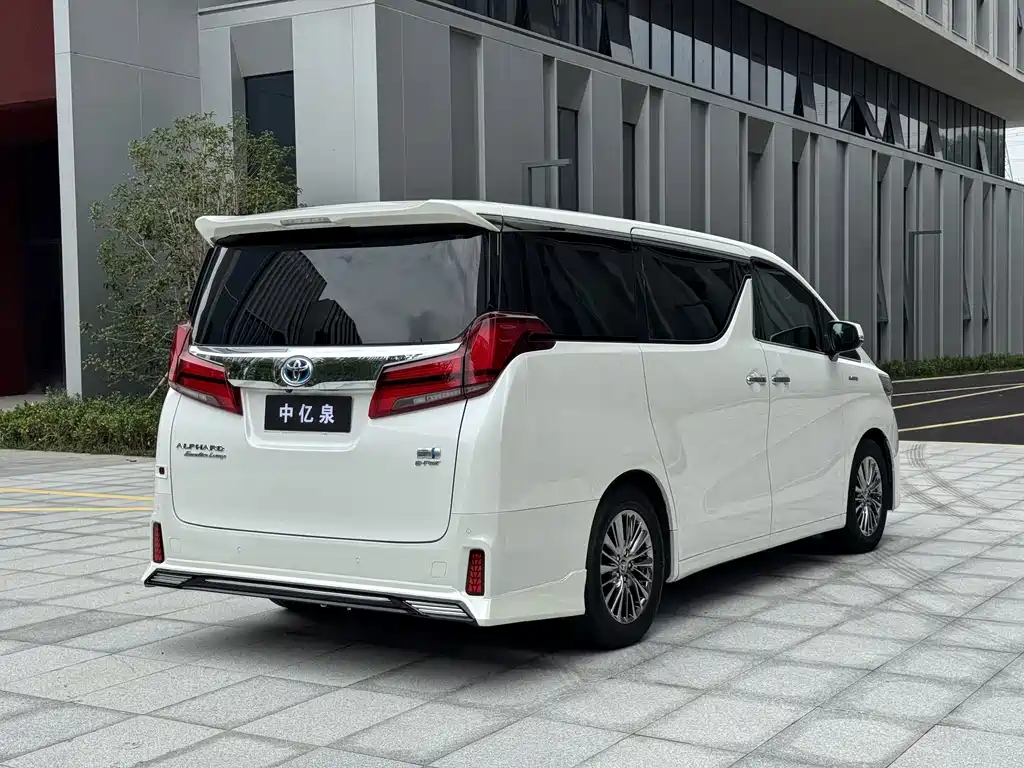 Toyota Alphard — миниатюра 6