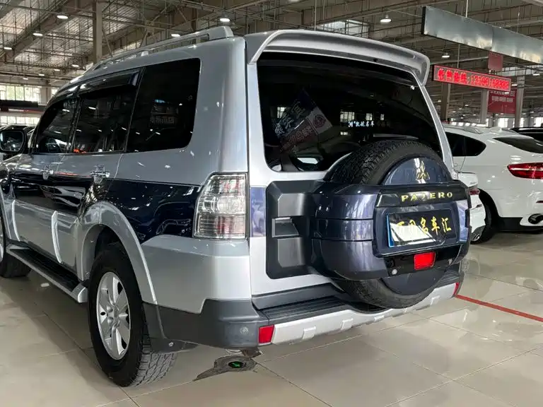 Mitsubishi Pajero (Import) — миниатюра 6