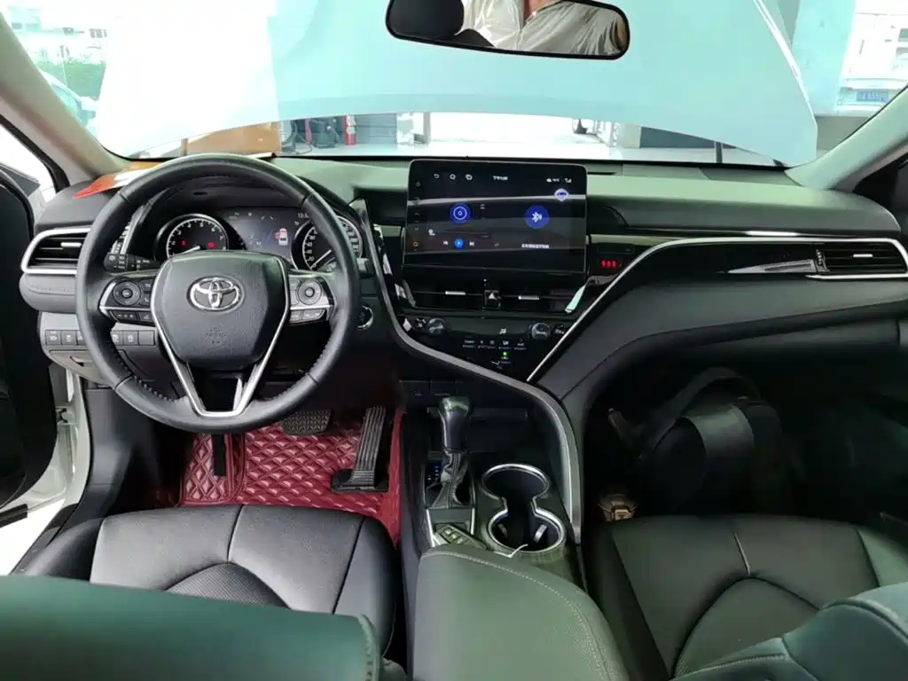 Toyota Camry — миниатюра 10