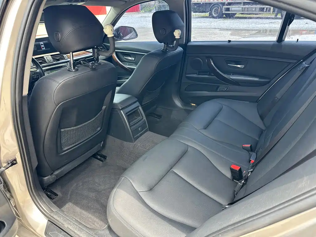 BMW 3 Series — миниатюра 8
