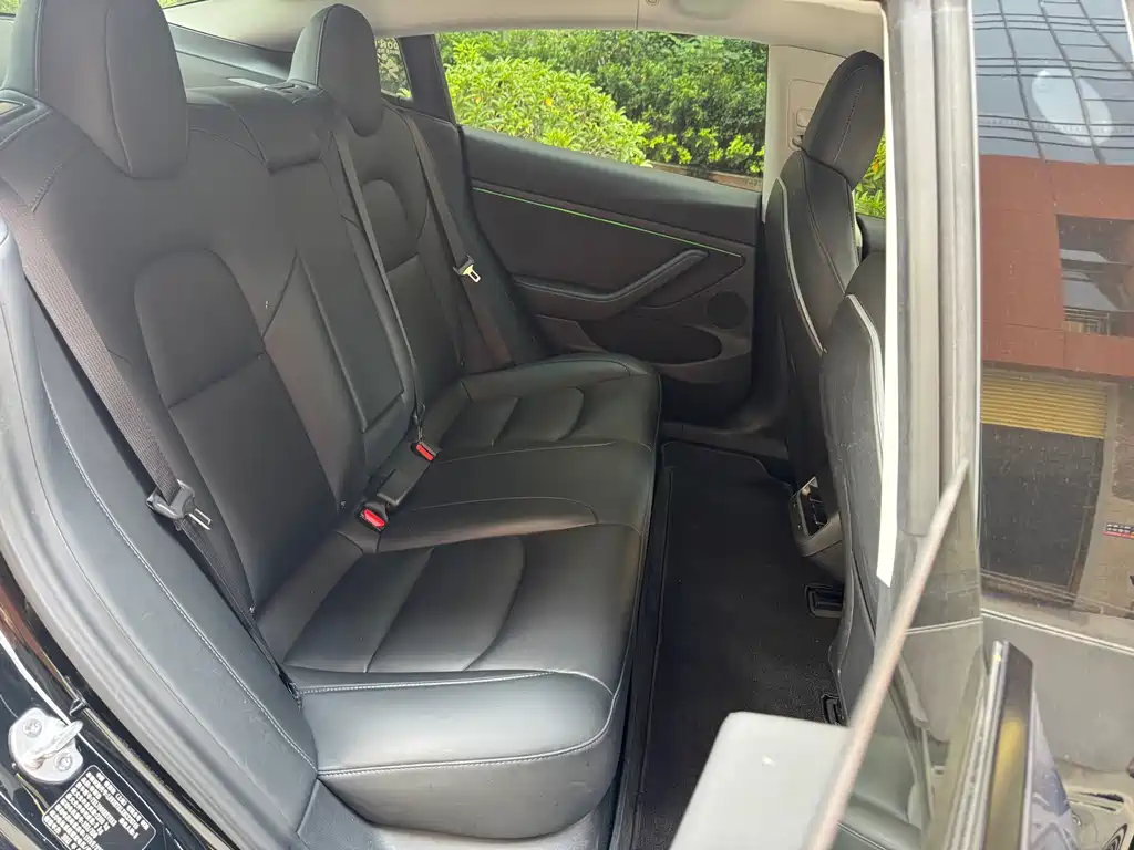 Tesla Model 3 — миниатюра 10
