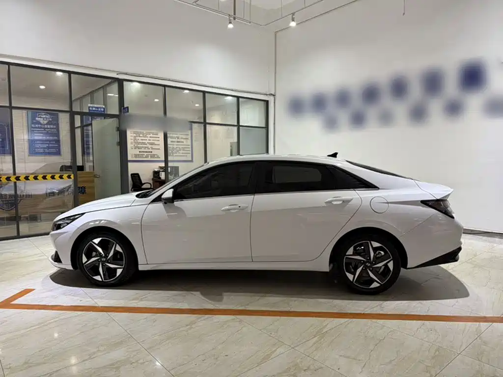 Hyundai Elantra — миниатюра 13