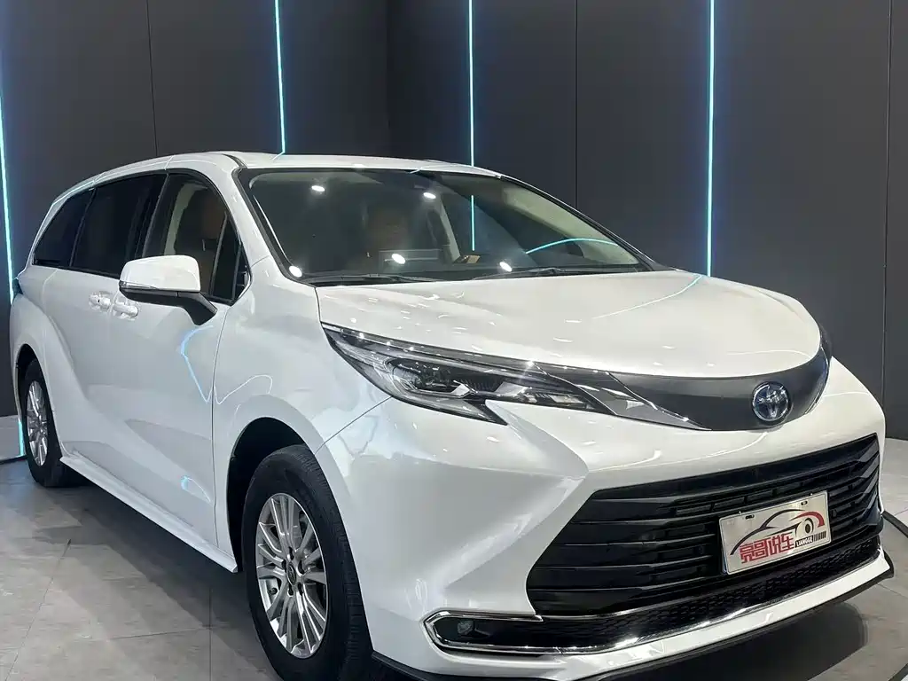 TOYOTA SIENNA
