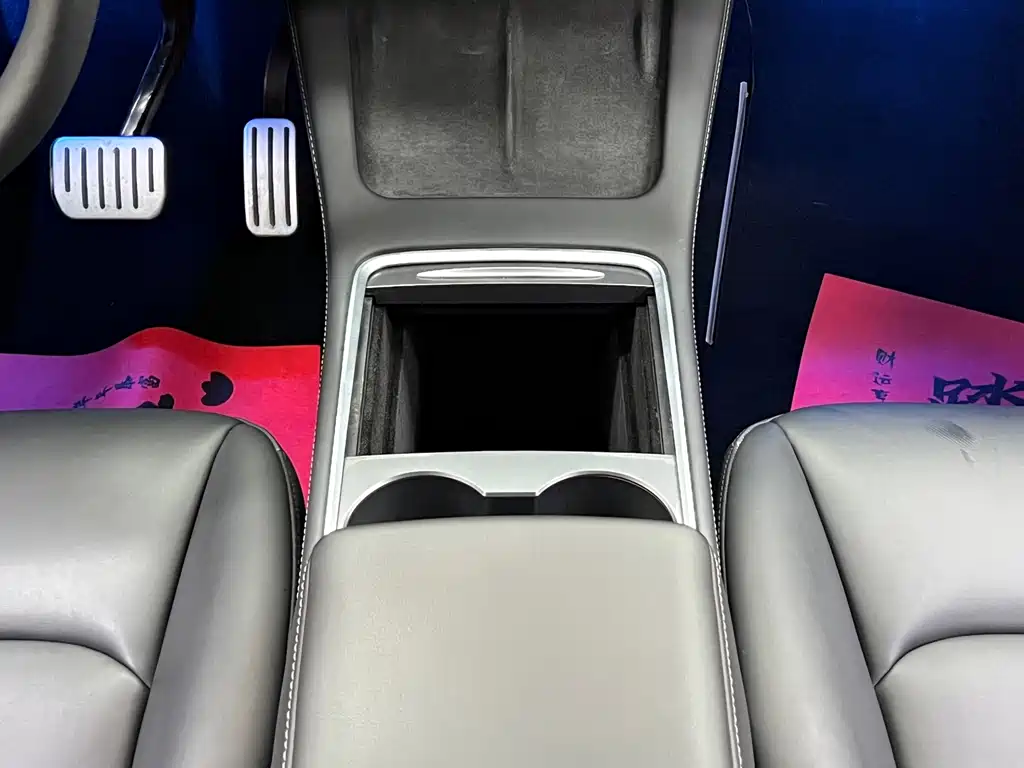 Tesla Model Y — миниатюра 26