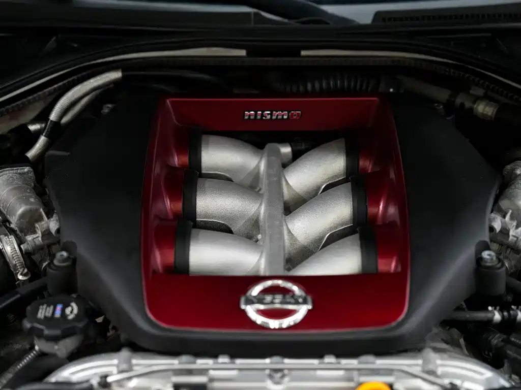 Nissan GT-R — миниатюра 9