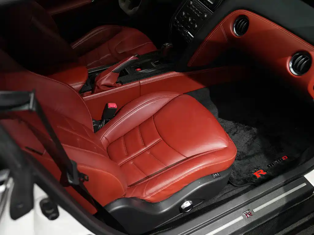 Nissan GT-R — миниатюра 17
