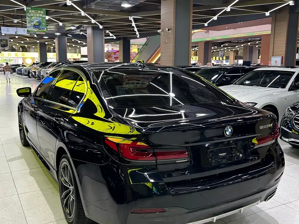 BMW 5 Series — миниатюра 11