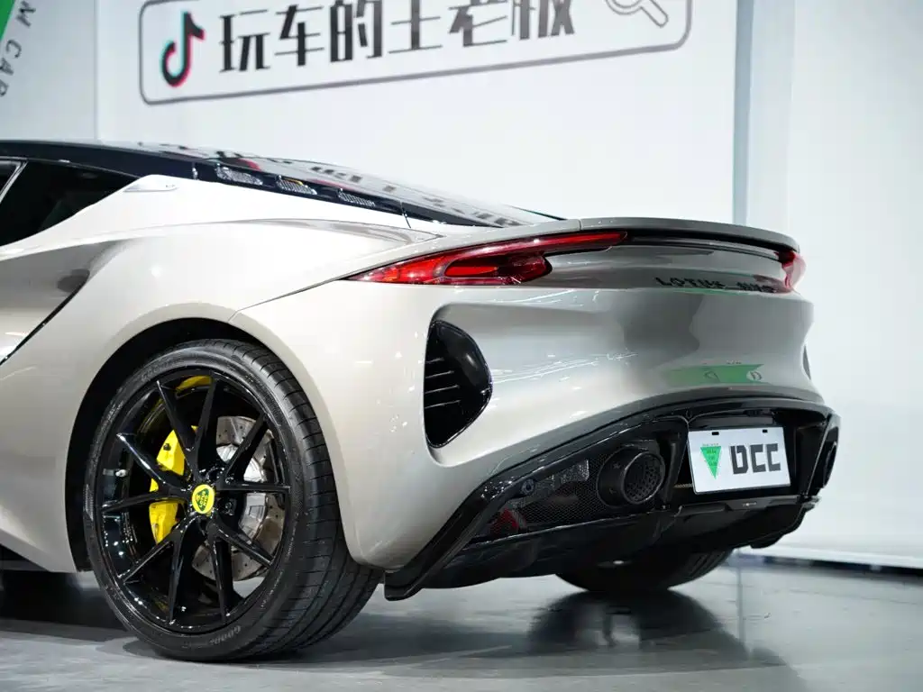 Lotus Emira — миниатюра 13