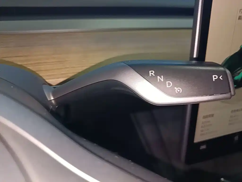 Tesla Model 3 — миниатюра 14
