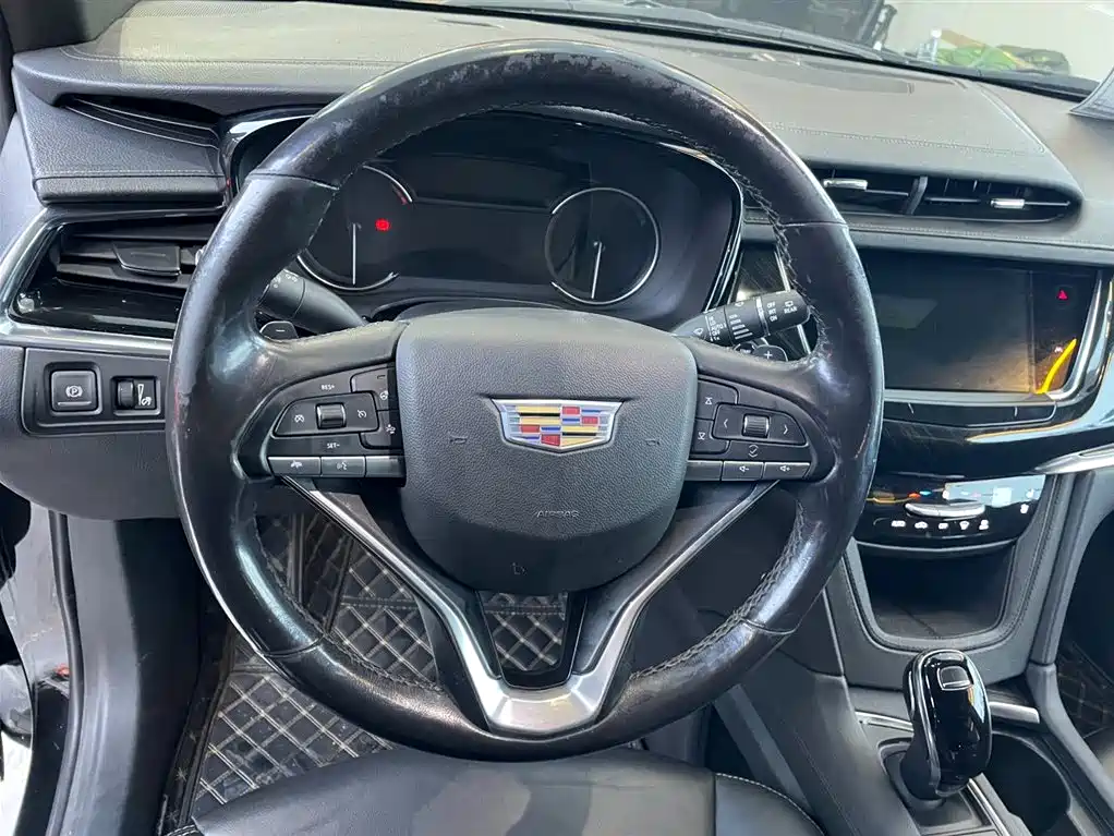 CADILLAC XT6