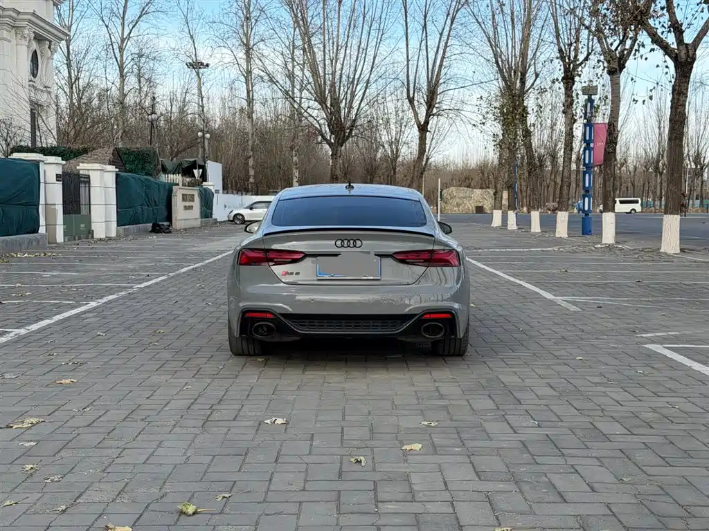 AUDI RS 5