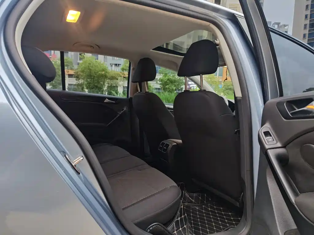 Volkswagen Golf 2012 1.6 AT Comfort