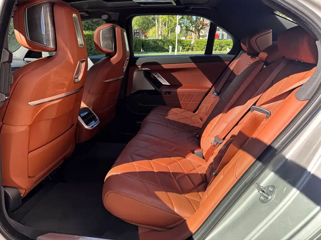 BMW i7 — миниатюра 18