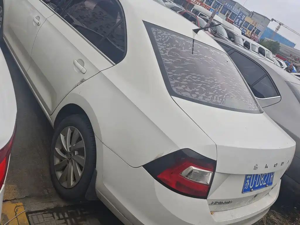 Skoda Rapid — миниатюра 7