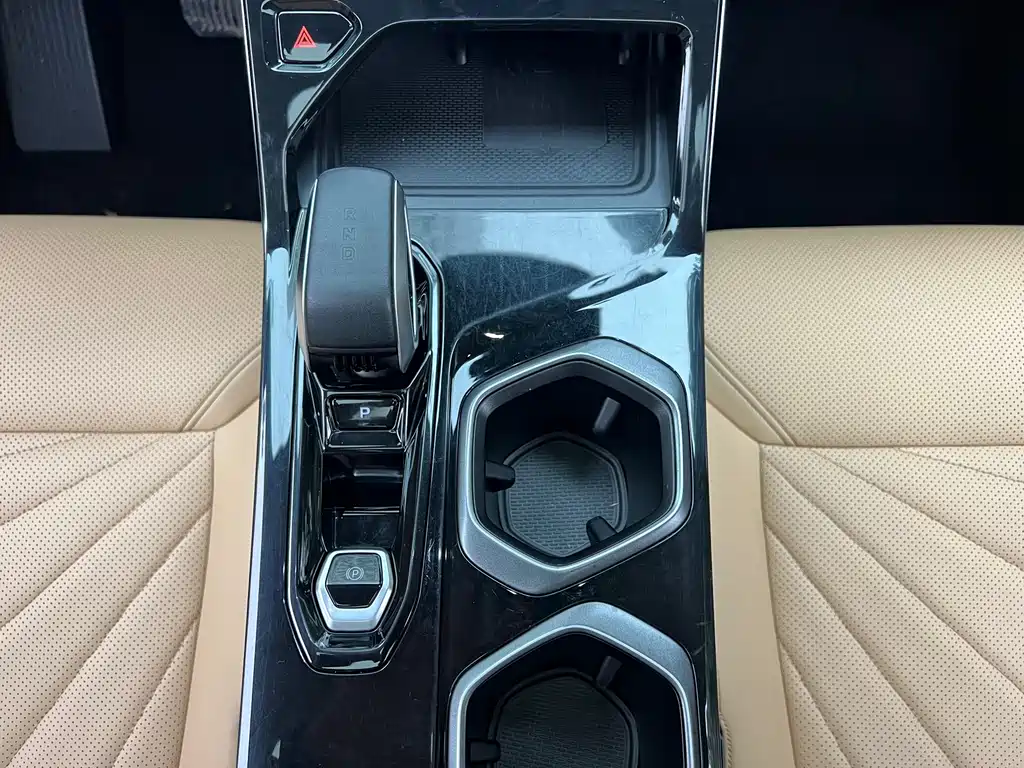Geely Boyue L — миниатюра 14