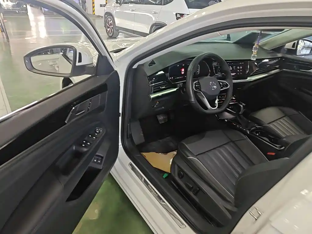 Volkswagen 帕萨特插电混动 — миниатюра 16
